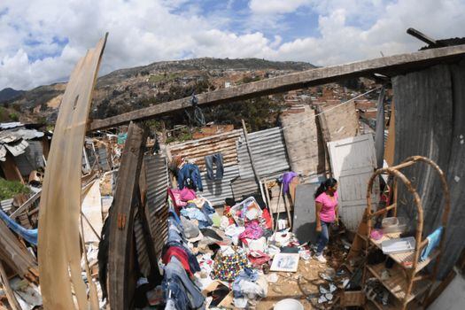 El pasado sábado 20 de abril se presentó un deslizamiento de tierra en el barrio Divino Niño, Ciudad Bolívar, afectando a 58 viviendas y dejando una persona herida.  / Cristian Garavito - El Espectador