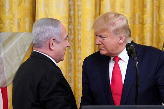 El primer ministro de Israel, Benjamin Netanyahu (izquierda), junto al presidente estadounidense Donald Trump (derecha), durante un encuentro en la Casa Blanca. / AFP