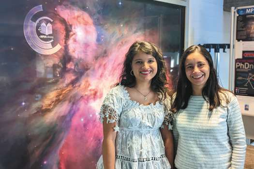  Las astrónomas colombianas Sofía Rojas (izq.) y María Claudia Ramírez (der.) tendrán tiempo de investigación en el telescopio espacial James Webb. / Cortesía