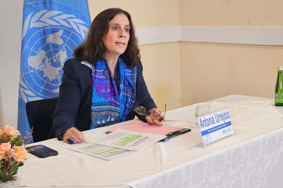 La chilena Antonia Urrejola, de ONU Derechos Humanos, en la entrega del informe preliminar sobre los obstáculos al Acuerdo de Paz