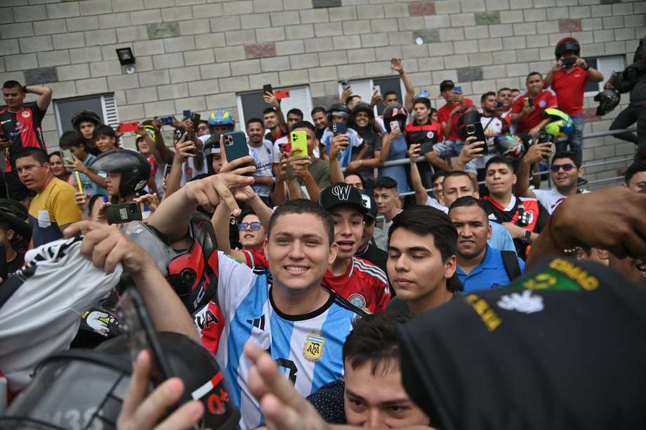 El equipo argentino River Plate tuvo que aterrizar en Cúcuta debido a las restricciones aéreas que impuso Venezuela a los aviones que salen de Argentina.