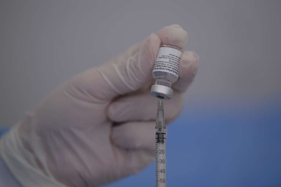 Israel empieza a administrar la cuarta dosis de vacuna contra el covid-19