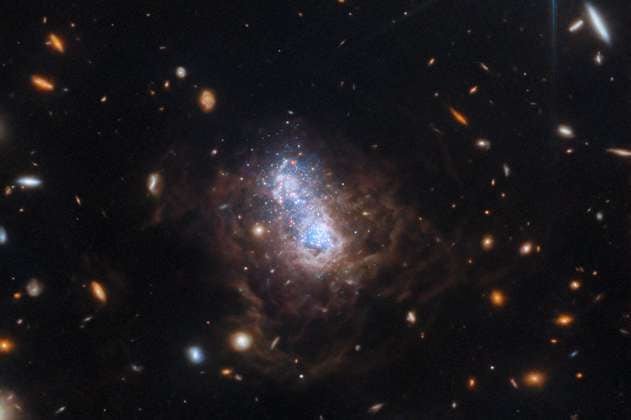 Telescopio James Webb capta un estallido de estrellas en una galaxia antigua