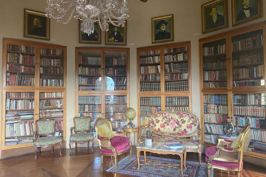 Biblioteca de don Diego Echaverría Misas, en la que hay más de 3000 libros en distintos idiomas.