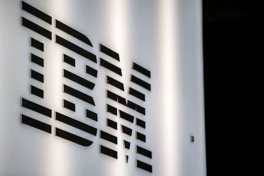 IBM fabrica y comercializa hardware, software y servicios informáticos. / Bloomberg