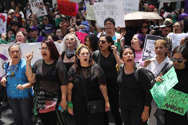“No nos cuidan, nos violan”: Las protestas de mujeres contra policías en Ciudad de México