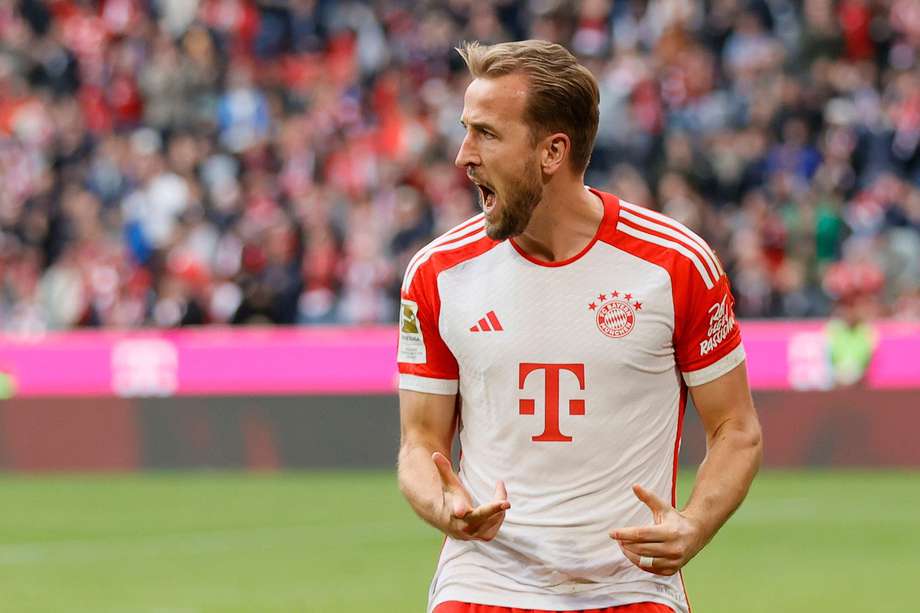 Harry Kane celebra uno de sus goles en la victoria de Bayern de Múnich.
