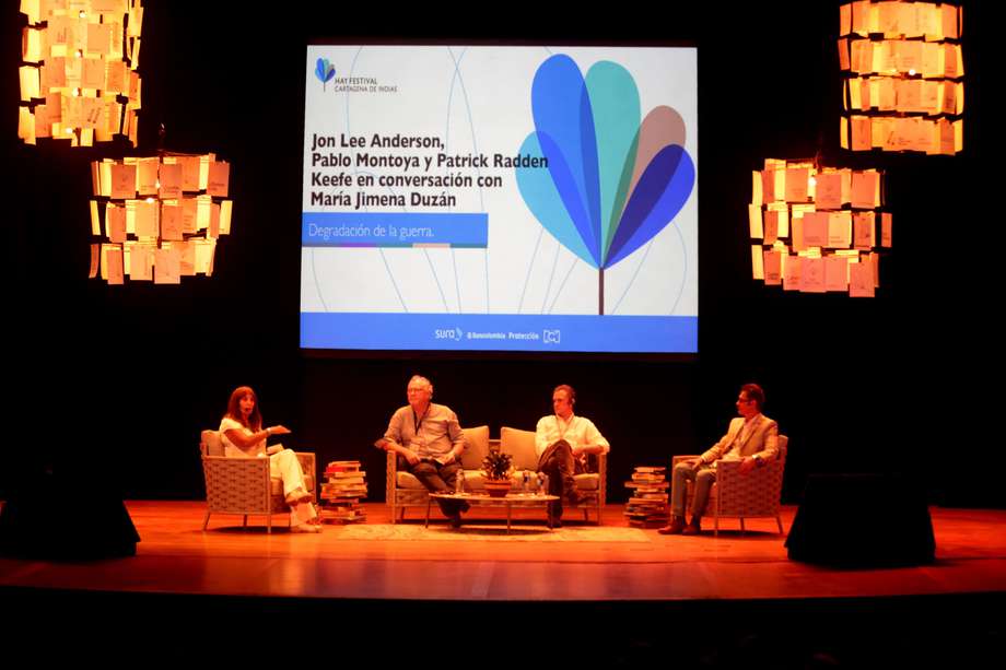 Imagen de la conversación entre Jon Lee Anderson, Pablo Montoya, Patrick Radden Keefe y María Jimena Duzán.