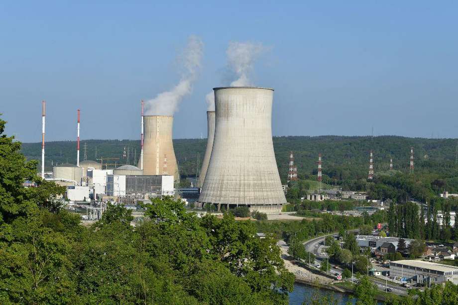 Foto de la planta de energía nuclear belga de Tihange.