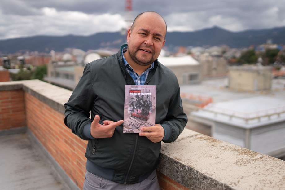 Diego González publica su primer libro Bogotá: volumen y distorsión (cinco décadas de rock)