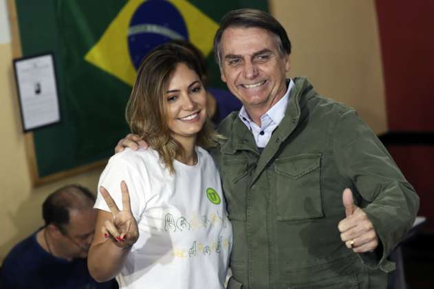 Michelle Bolsonaro, la discreta y religiosa primera dama brasileña