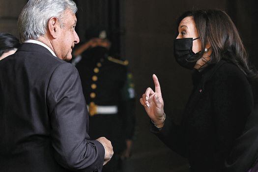 La vicepresidenta de EE. UU., Kamala Harris se reunió con el presidente mexicano, López Obrador, en México. / AFP