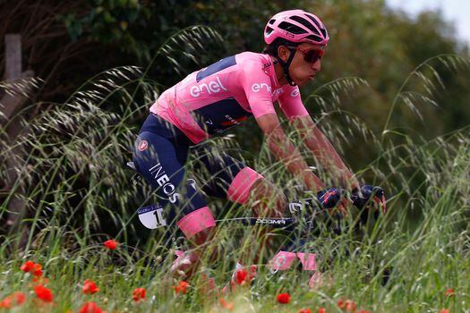 El ciclista colombiano Egan Bernal es el líder de la general y de los jóvenes, en el Giro de Italia 2021.