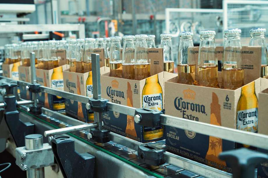 Cerveza Corona anuncia el lanzamiento de un piloto en Colombia de 10.000 empaques elaborados con tallos de cebada y madera reciclada.