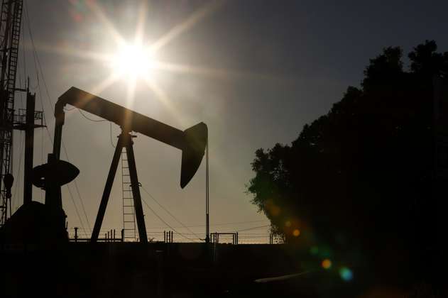El petróleo frena las pérdidas mientras esperan respuesta de Israel a Irán