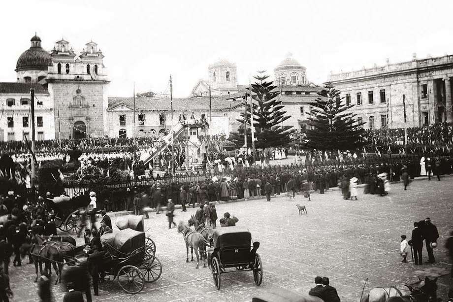Imagen de la Plaza de Bolívar rescatada en la Urna Bicentenaria, que fue abierta hace dos años en la ciudad.  / Archivo Distrital