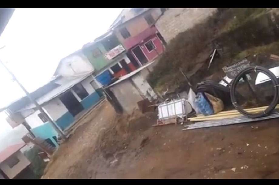 En video quedaron registrados los enfrentamientos entre grupos armados en Policarpa, Nariño.