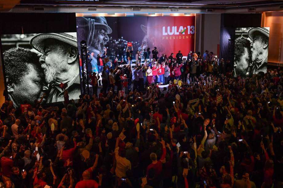 El Partido de los Trabajadores se reunió para proclamar a Lula como su candidato a la presidencia de Brasil.  / AFP