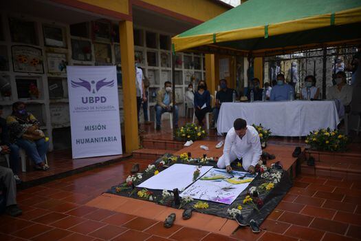 Cementerio donde se hace toma de muestras de ADN y exhumación de desaparecidos por conflicto armado en Samaná Caldas, allí podría haber otras víctimas de desaparición forzada sin identificar