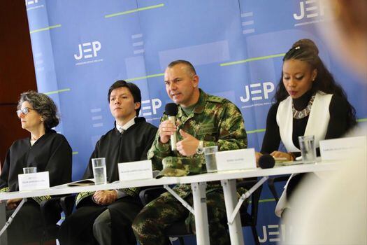 Hoy, la ONG Mil Víctimas y el Ejército Nacional entregaron a la JEP el informe de militares víctimas por minas antipersonales. 
