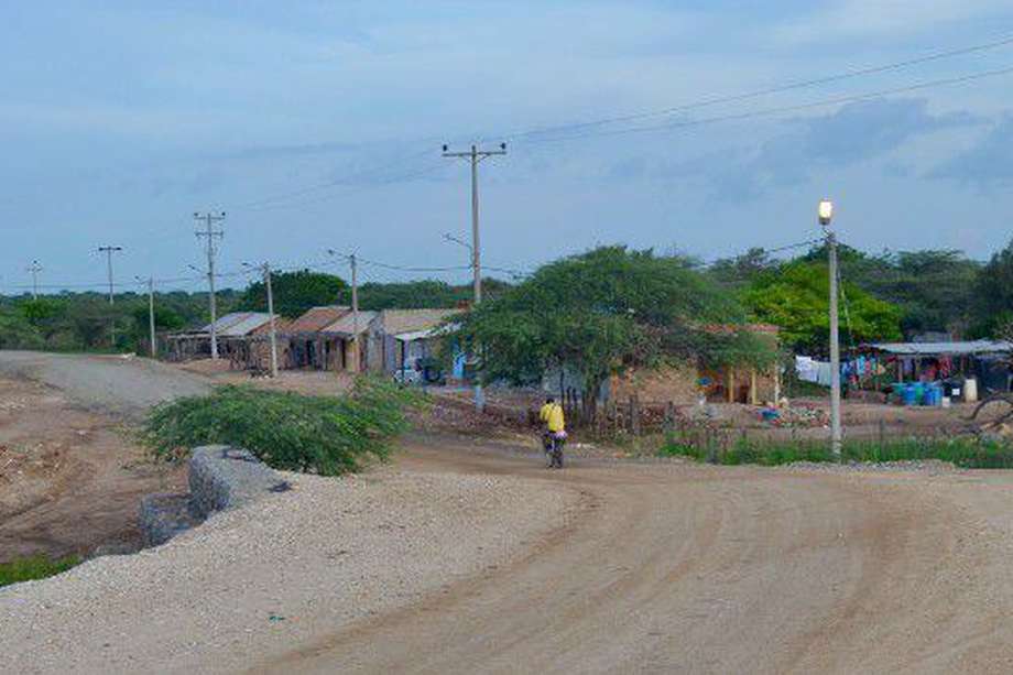 Este es Pancho, un corregimiento del municipio de Manaure, que tiene una vía, un colegio, una tienda y diez casas con luz, pero sin agua ni gas instalados. / Foto: Ashley Valentina Duarte Monroy
