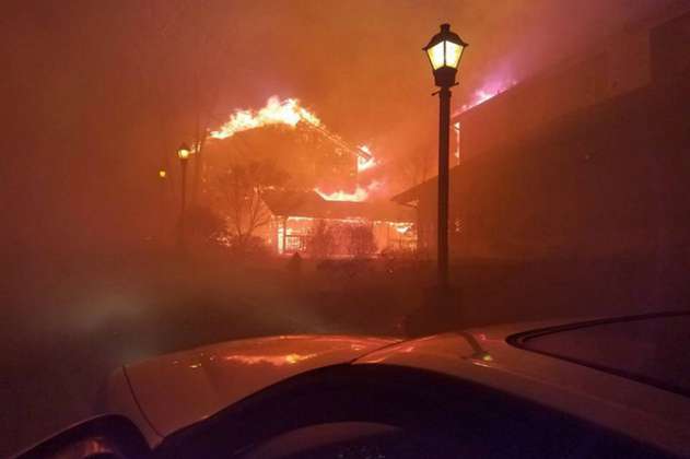 Mueren 13 personas a causa de un incendio forestal en Tennessee, EE. UU.