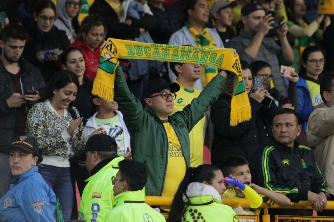 Las mejores imágenes del partido entre Fortaleza y Bucaramanga este lunes en el Estadio de Techo.