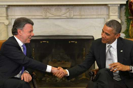 Santos y Obama se saludan en reciente reunión de los dos mandatarios. / Casa de Nariño