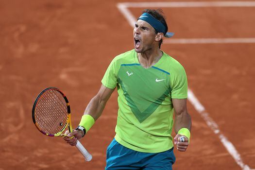 Rafael Nadal celebra uno de los puntos en el partido de los cuartos de final de Roland Garros frente a Novak Djokovic.