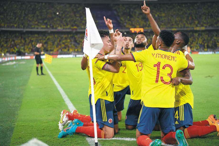Los jugadores de la selección de Colombia celebran uno de los goles en la victoria contra Bolivia por las pasadas eliminatorias al mundial de Catar.