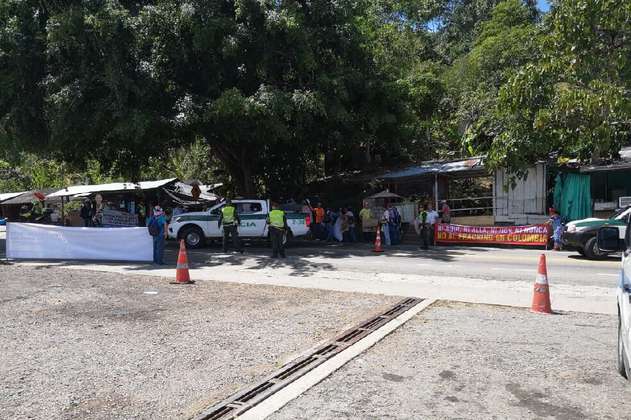Por protesta contra Isagen, comunidad bloquea la vía Barrancabermeja - Bucaramanga 