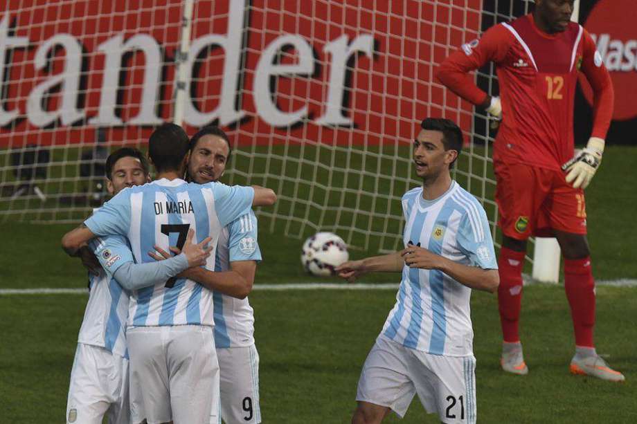 Higuaín celebra el único tanto de Argentina contra Jamaica. Foto: AFP
