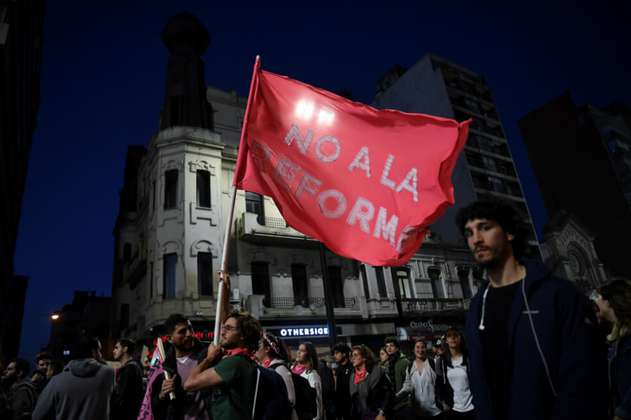 Uruguayos salen a protestar contra reforma de seguridad