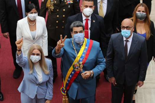 Maduro inauguró la nueva Asamblea Nacional con críticas a Colombia y halagos a su gestión de la pandemia.