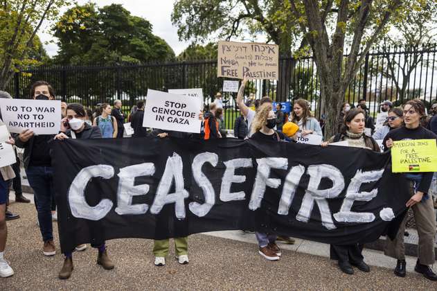 Hombre se incendia frente a la embajada de Israel en EE. UU. y graba el suceso