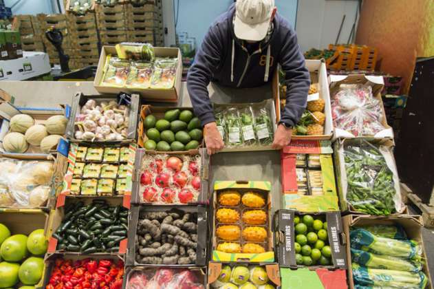 Precios mundiales de los alimentos se mantienen cerca de récord histórico 