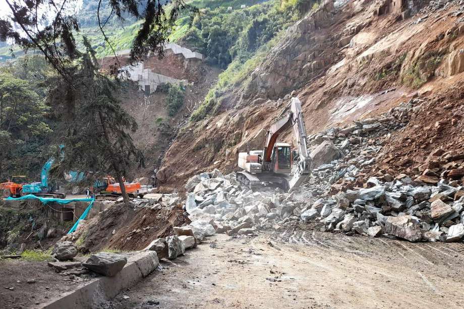 Imagen del derrumbe en la vía Calarcá-Cajamarca.