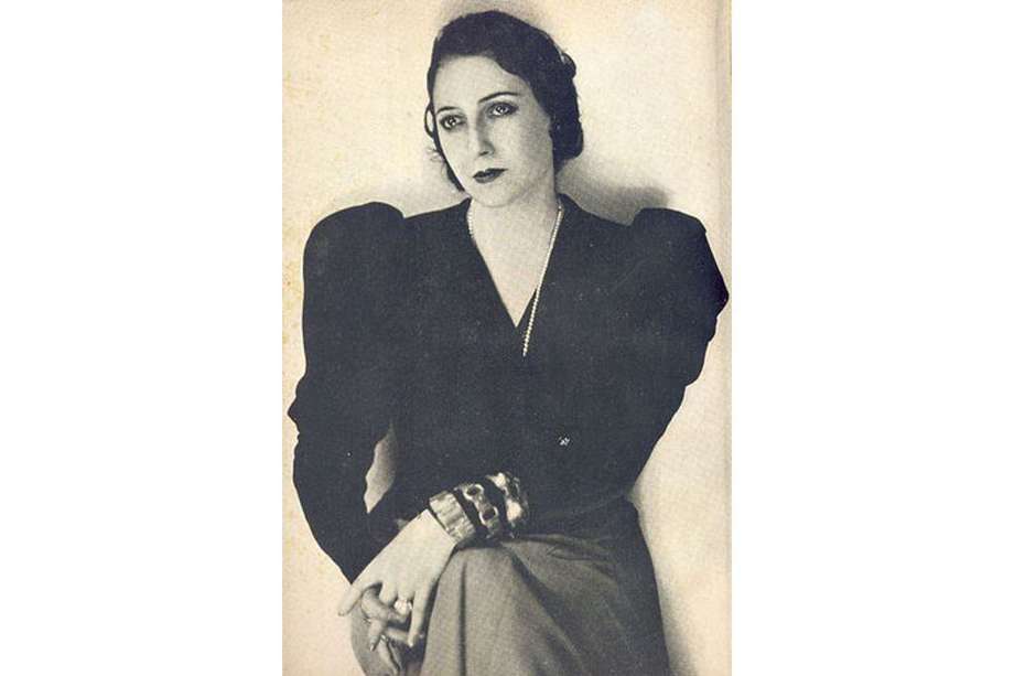 Juana de Ibarbourou en 1934, imagen escaneada de su libro "Estampas de la Biblia".