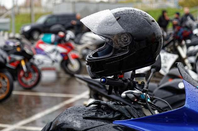 En Bogotá analizan retomar el uso de chaleco reflectivo con placa para motociclistas