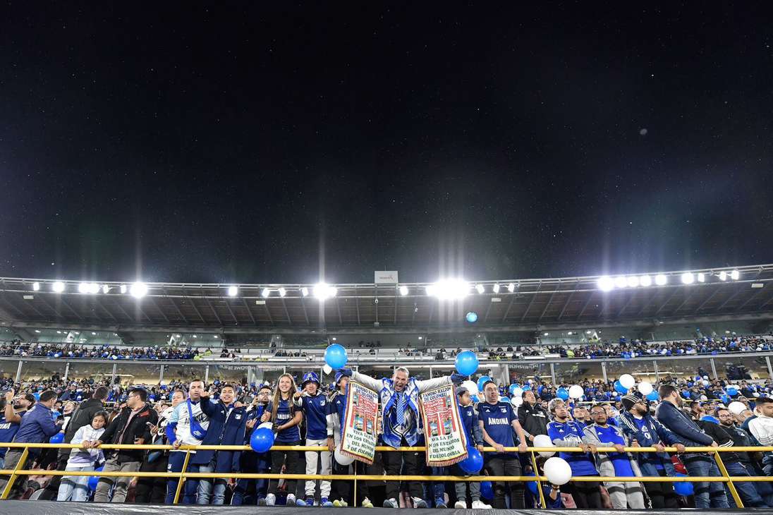 La hinchada de Millonarios llenó el estadio de la capital para apoyar al cuadro embajador.