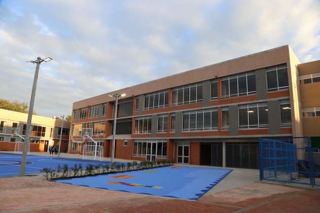 Distrito entrega segundo colegio nuevo en Bogotá  