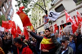 “Pedro, no te vayas”: socialistas españoles le piden a Sánchez que no dimita