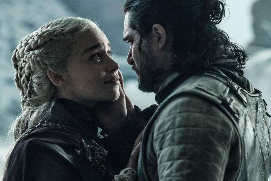 Jon Snow y Daenerys Targaryen en una escena de la última temporada de "Juego de tronos". / HBO
