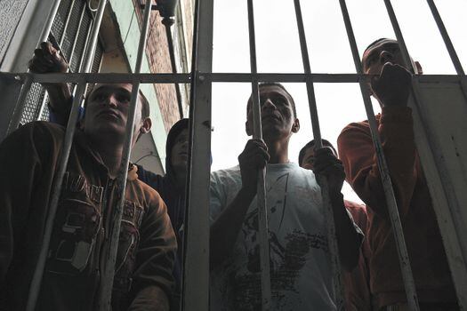 Hacinamiento en los centros de detención en Bogotá.