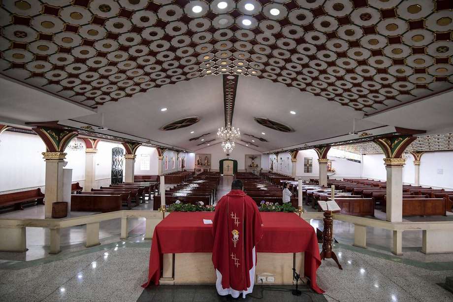 Durante la cuarentena se han celebrado misas online sin asistentes, pero esta semana el gobierno anunció la reapertura de las iglesias del país.