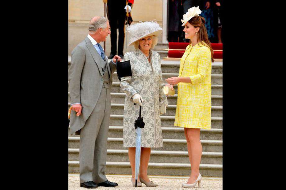 Catalina de Cambridge con el príncipe Carlos y Camila de Cornualles. / Afp.