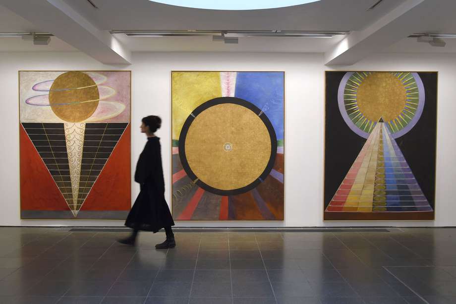 Tres de las obras de Hilma af Klint de su serie "Las pinturas del templo", fueron exhibidas en Londres en 2016.