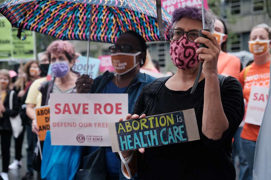 Los partidarios de los derechos al aborto participan en una manifestación para denunciar las restricciones recientes al aborto en el estado de Texas