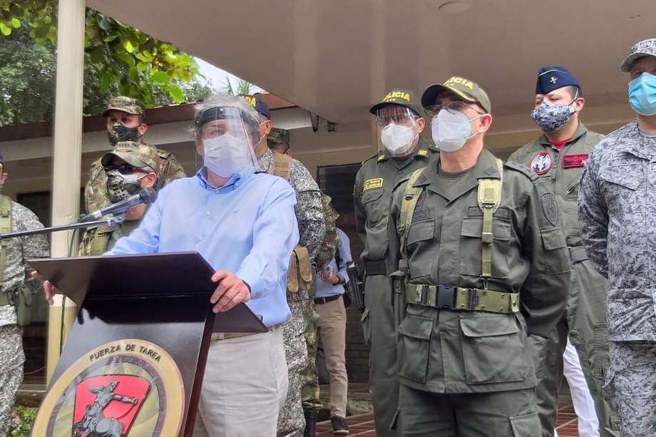 Carlos Holmes Trujillo, ministro de Defensa, estuvo en Arauca, departamento en donde ocurrió una masacre el viernes.