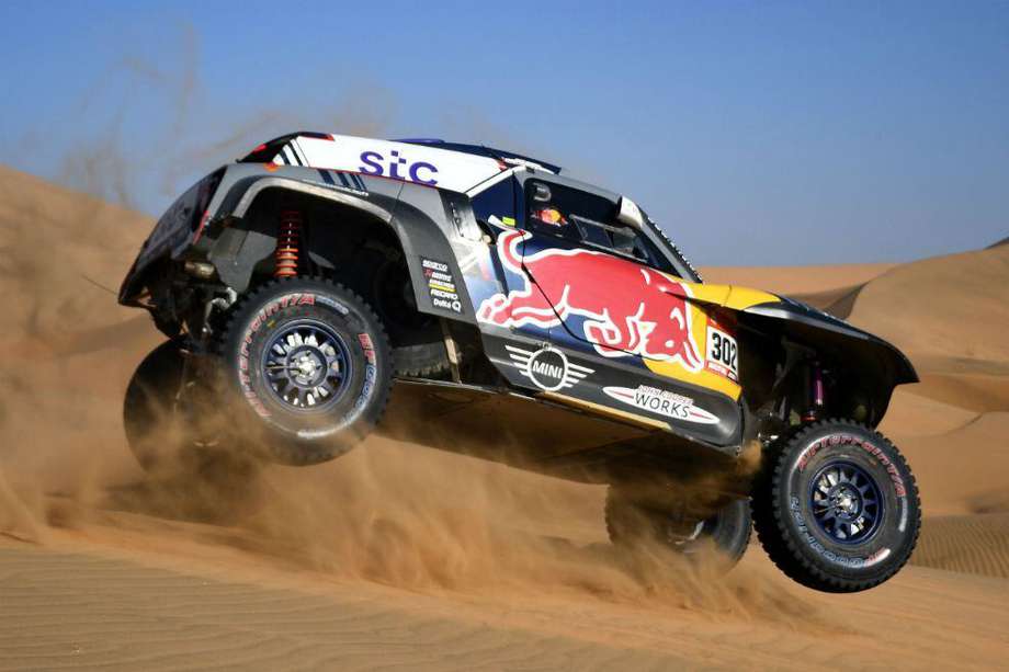 El francés Stéphane Peterhansel, a bordo de un Mini, es el nuevo líder del Rally Dakar.